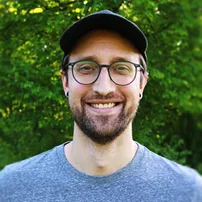 A picture of the author of the website - a man.